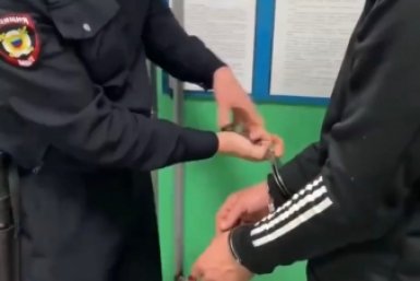28-летнего мужчину задержали за жестокое избиение в Усольском районе Скриншот из видео ГУ МВД России по Иркутской области