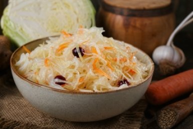 Этот бабушкин трюк дает термоядерный хруст: капуста больше не превратится в унылую кашу