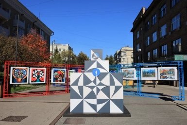 В центре Красноярска открылась выставка работ Андрея Поздеева