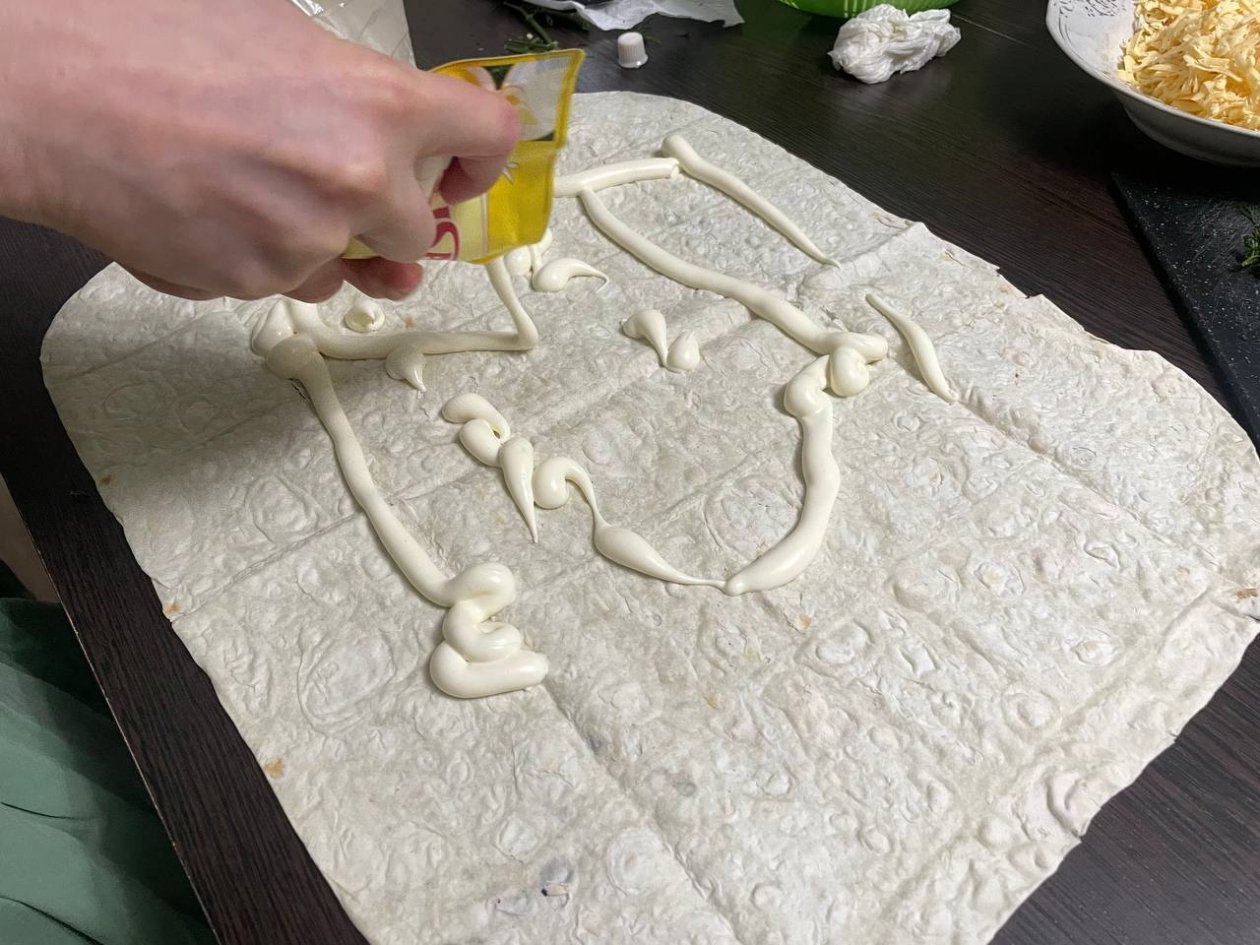 Королевские рулеты: 2 продукта через терку и на лаваш - съели целый поднос за вечер