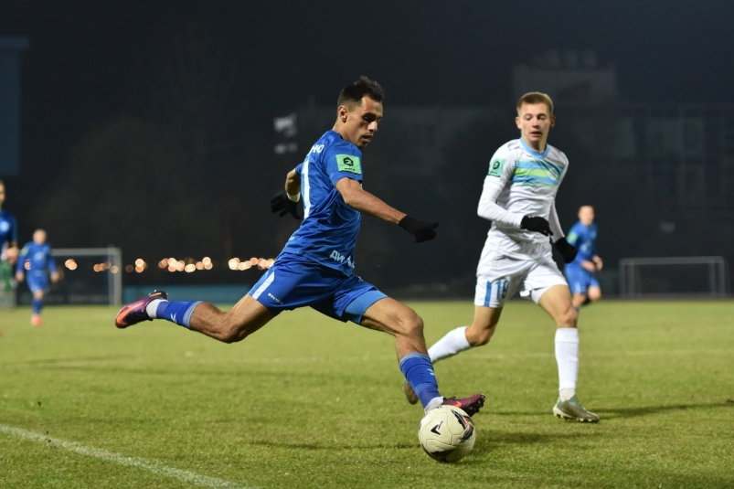 Футбол: "Динамо-Владивосток" обыграло в домашнем матче "Зенит"